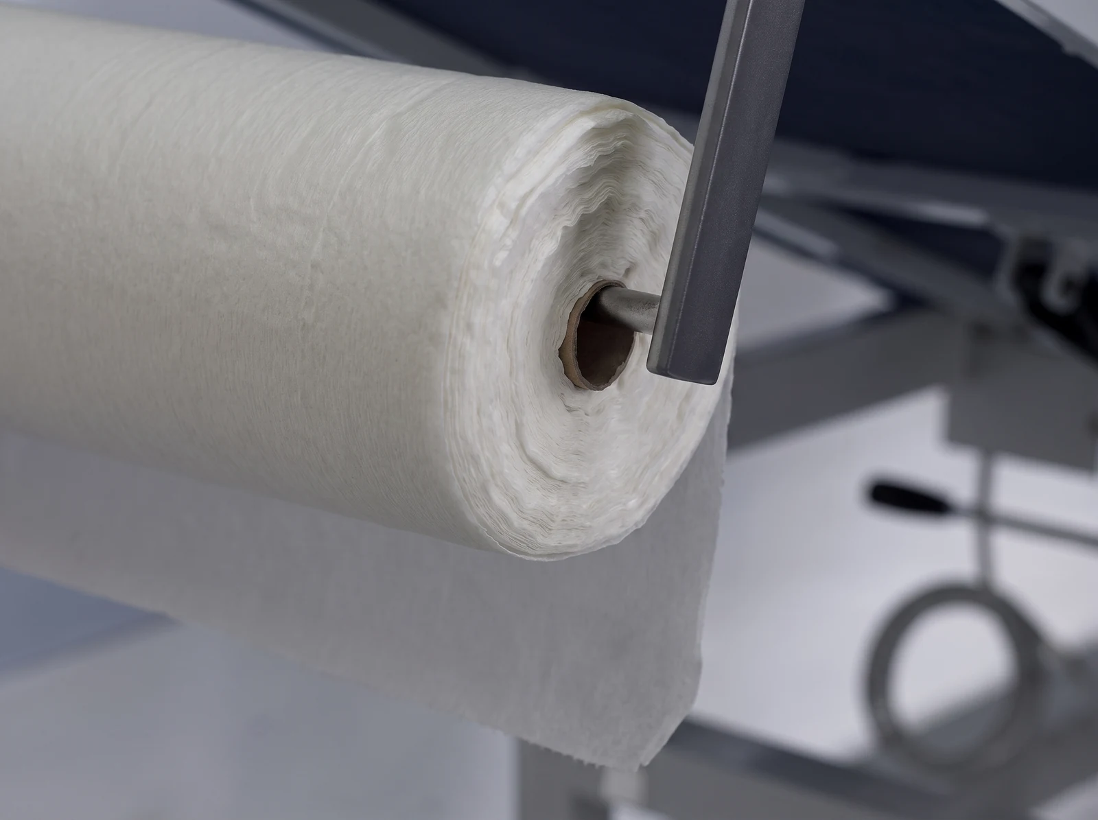 Kopfseitiger Papierrollenhalter
